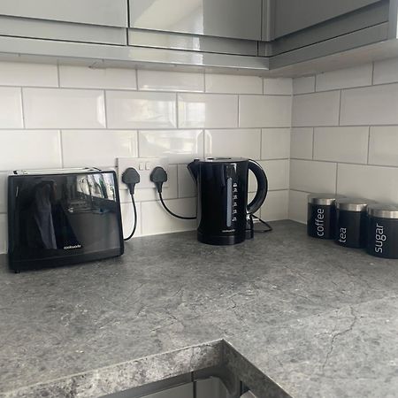 Newly Renovated, Modern 3 Bed Apartment Walmersley Exteriör bild