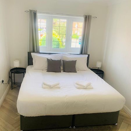 Newly Renovated, Modern 3 Bed Apartment Walmersley Exteriör bild