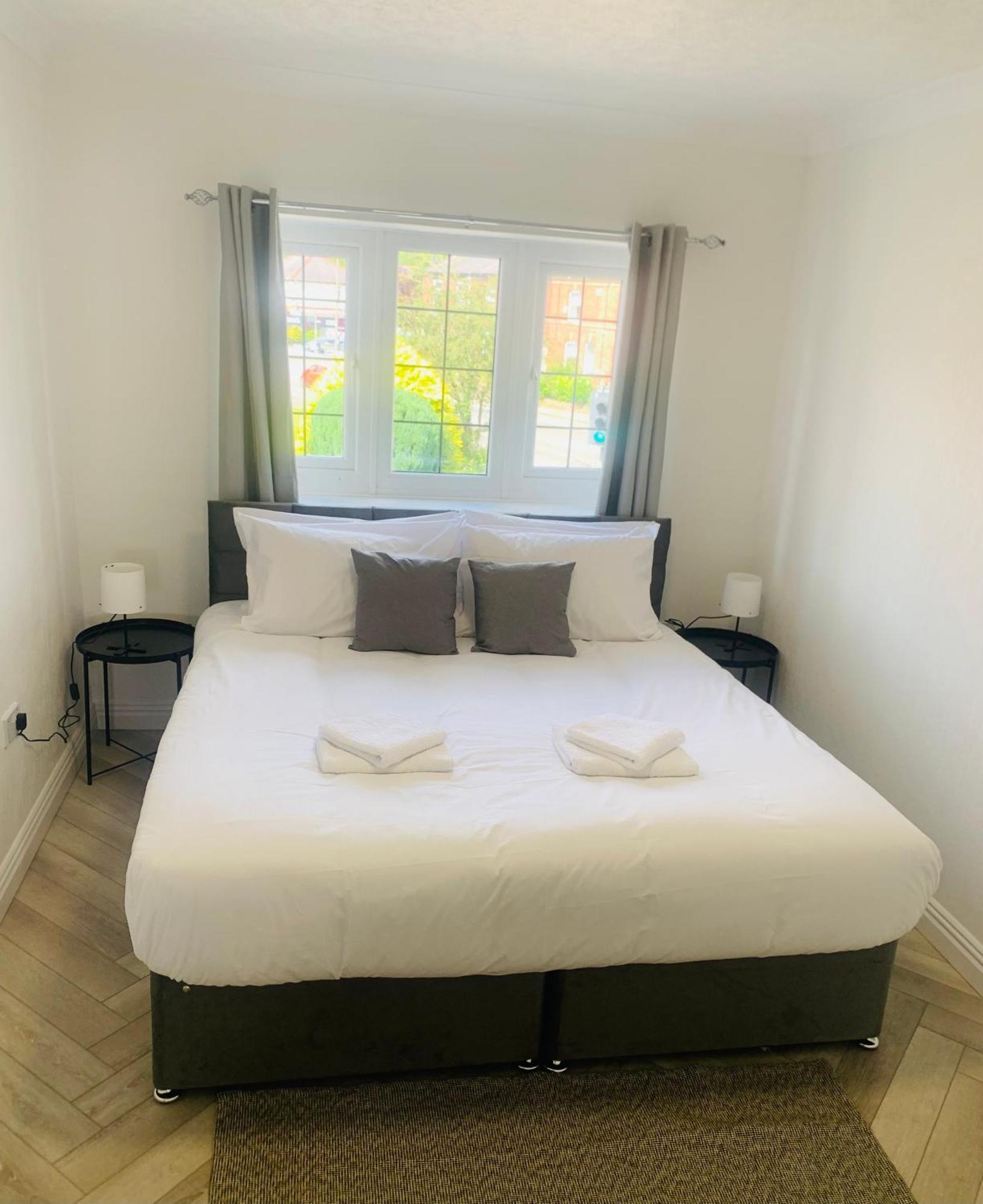 Newly Renovated, Modern 3 Bed Apartment Walmersley Exteriör bild