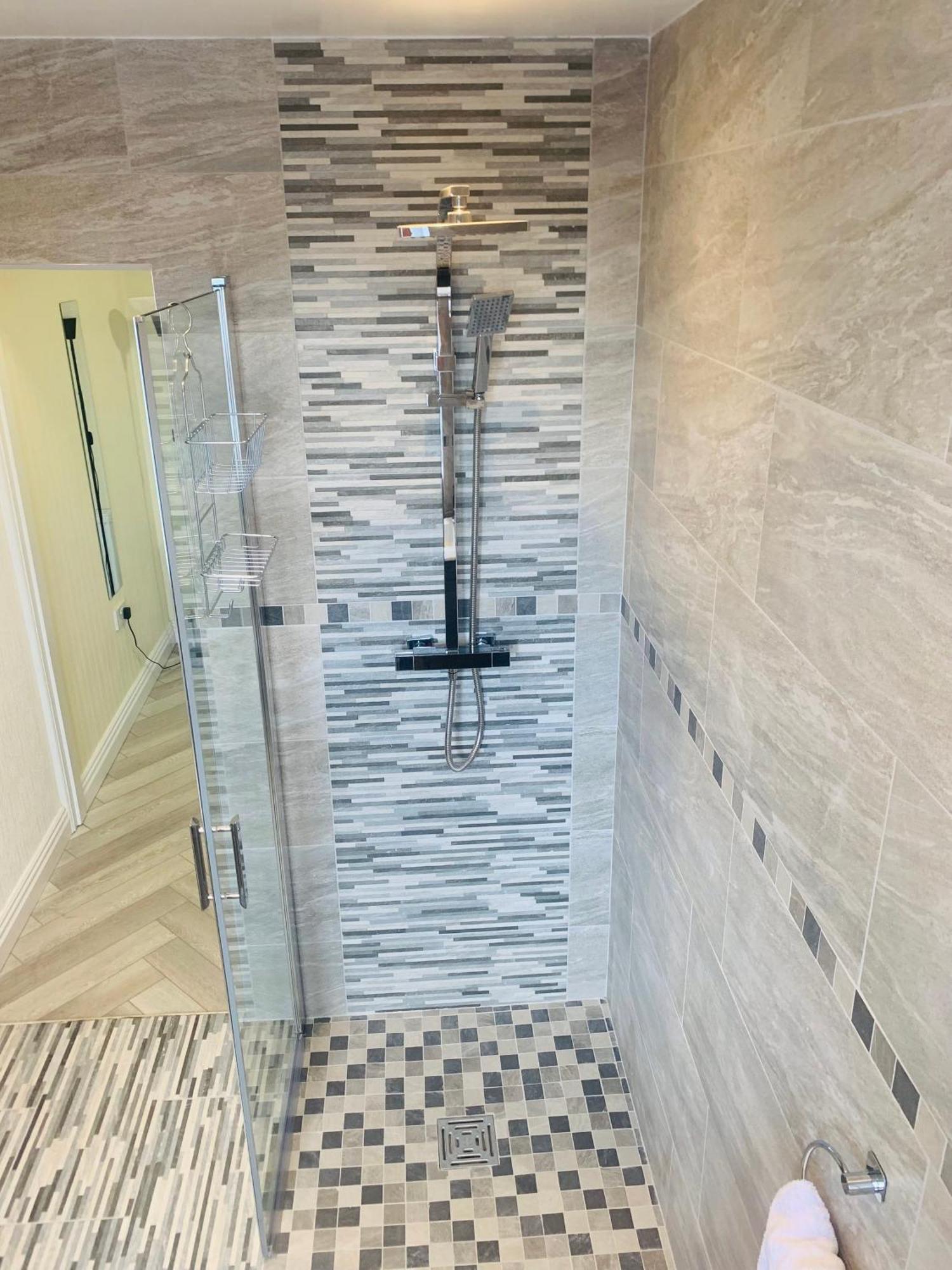 Newly Renovated, Modern 3 Bed Apartment Walmersley Exteriör bild